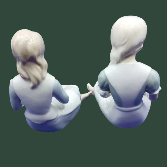 EW a set of 2 figures of girls, one reading and one writing - Picture 2 of 9